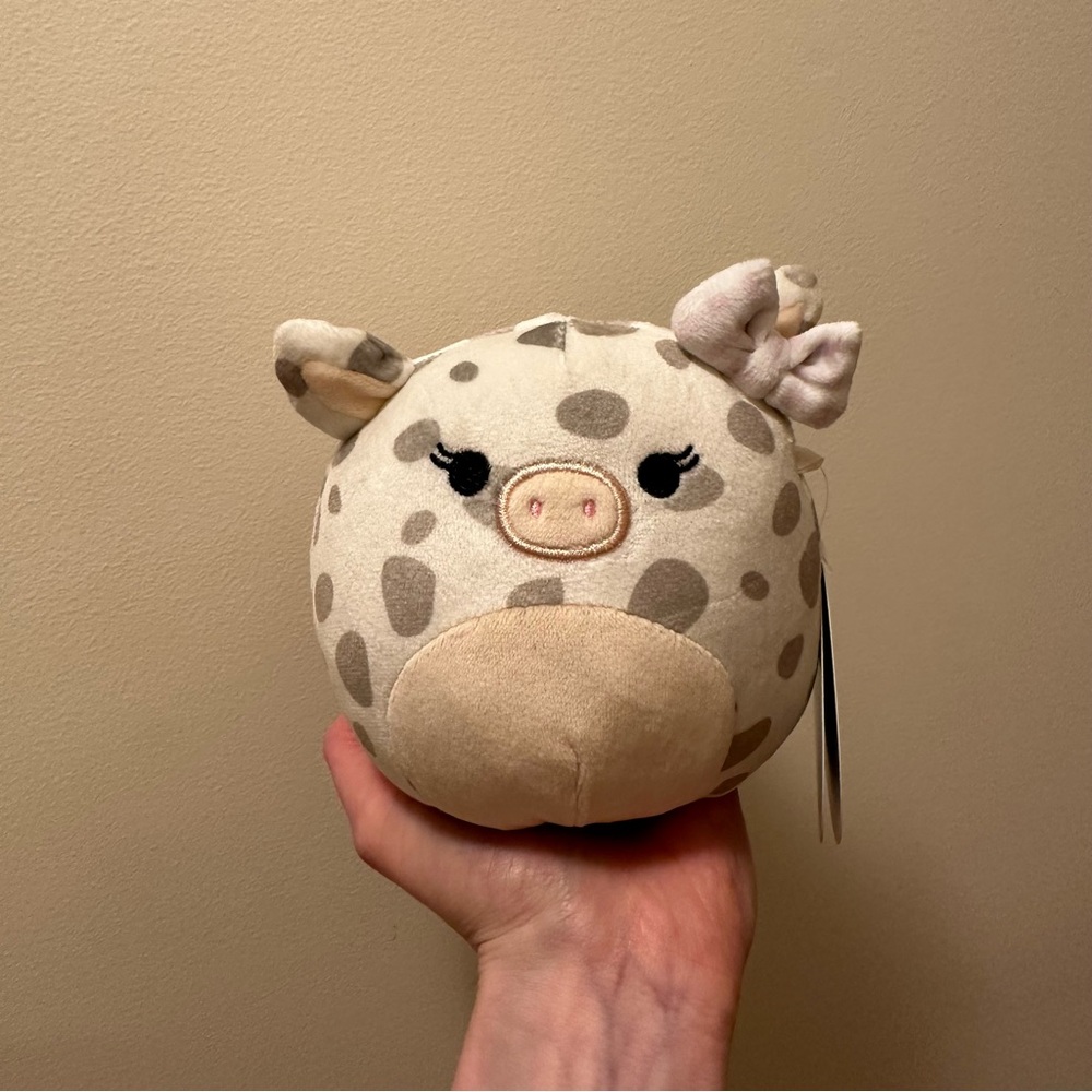 NWT 4.5” Rosie the Pig Easter Squishmallow